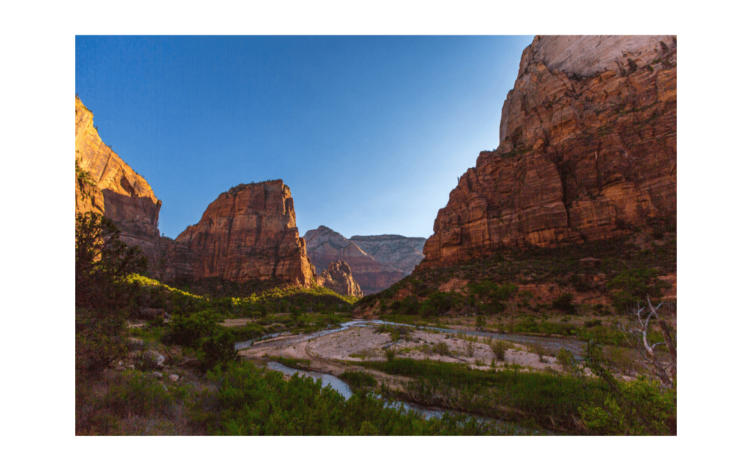 Stunning red rock scenery near Greater Zion golf courses.