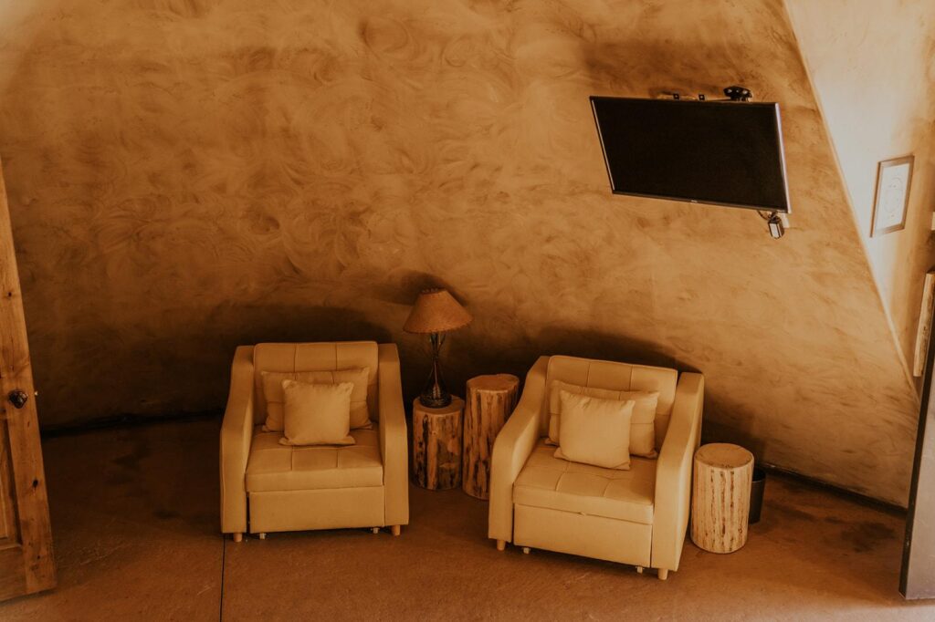 Cozy glamping interior near Bryce Canyon with comfortable seating.